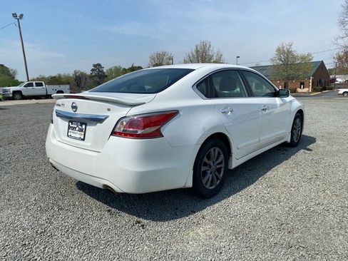Used 2015 Nissan Altima 2.5 S w/ Sport Value Package FWD image 3