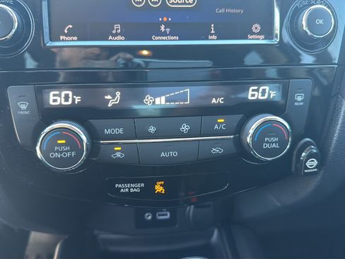 Used 2020 Nissan Rogue SV FWD image 42