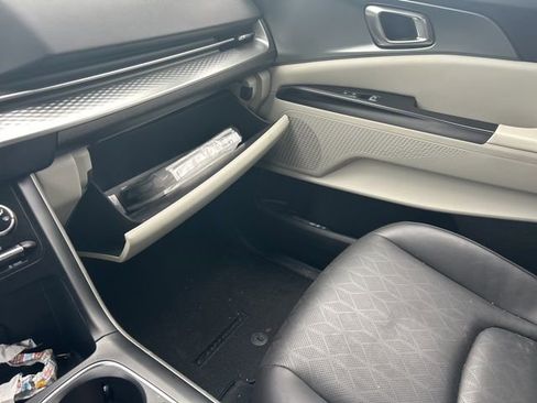 Used 2024 Kia Carnival LX image 18