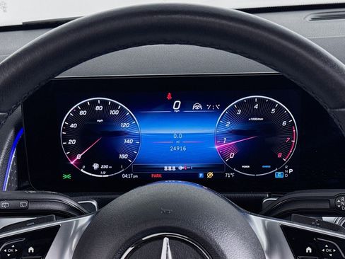 Used 2024 Mercedes-Benz GLB 250 4MATIC image 19