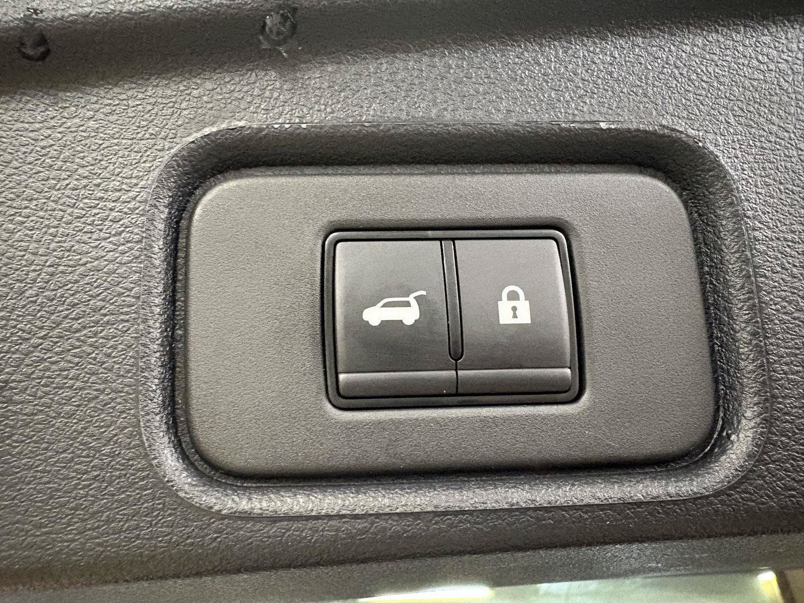 Used 2025 Nissan Pathfinder SL w/ SL Premium Package AWD/4WD image 18