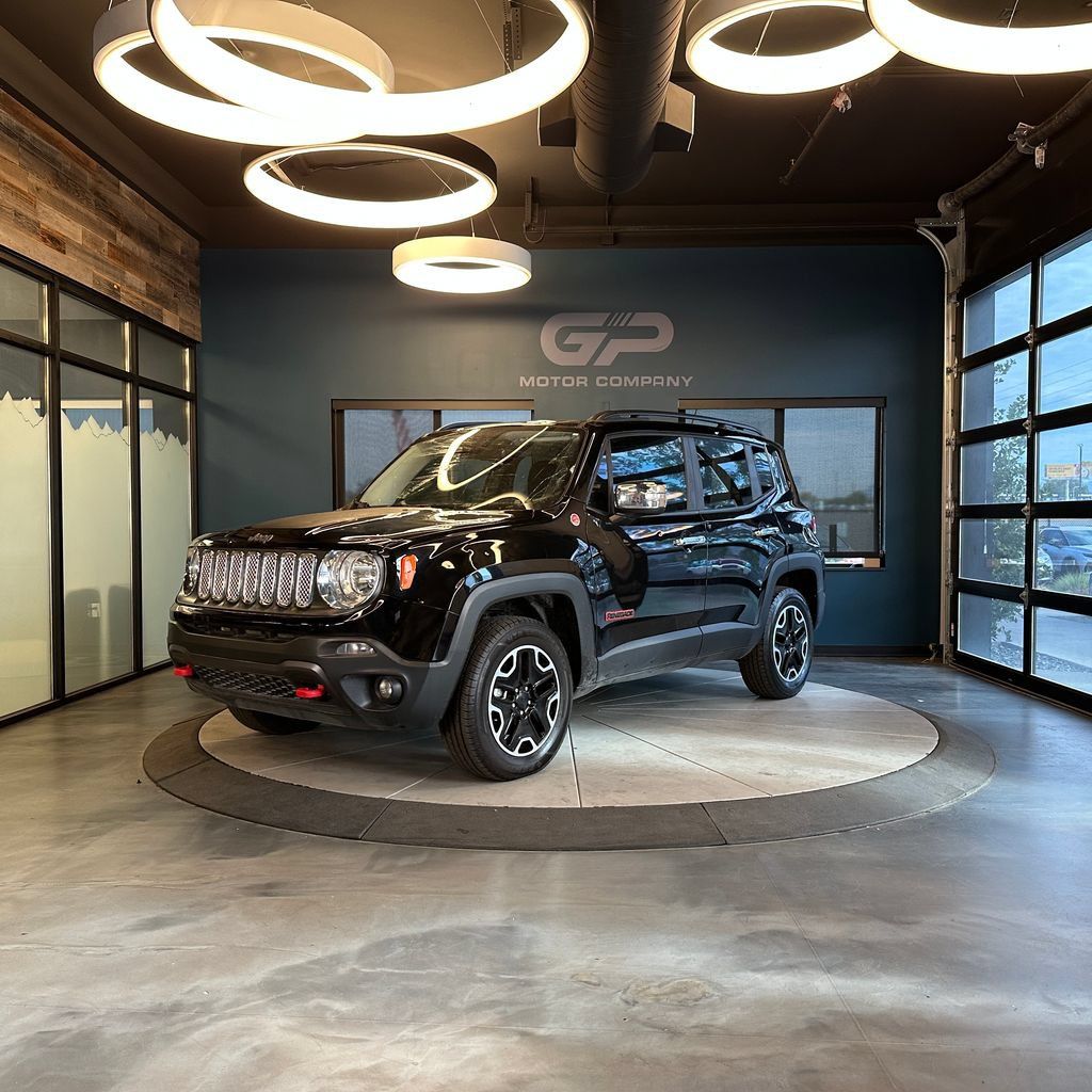 Used 2017 Jeep Renegade Trailhawk w/ Premium Trailhawk Package AWD/4WD image 7