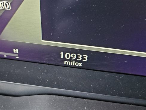 Used 2025 Nissan Rogue Platinum w/ Tech Package image 28