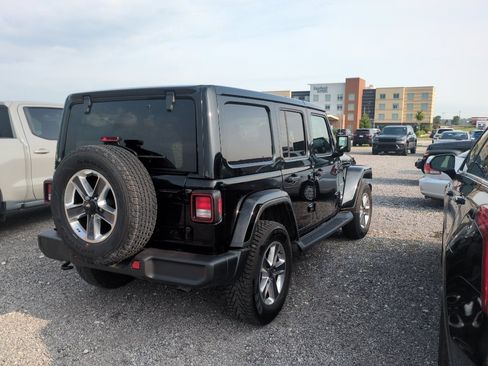 Used 2021 Jeep Wrangler Unlimited Sahara w/ Uconnect 4C Nav & Sound Group AWD/4WD image 4