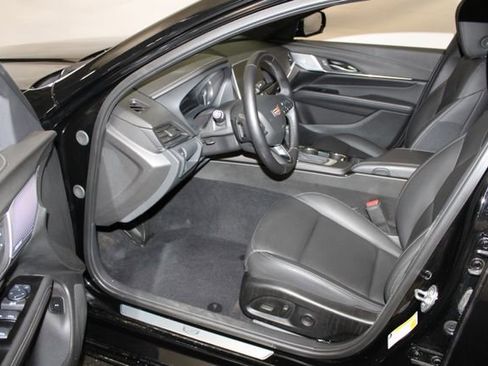 Certified 2025 Cadillac CT4 Luxury AWD/4WD image 7
