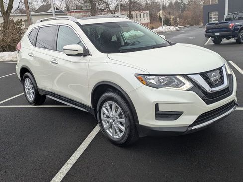 Used 2017 Nissan Rogue SV w/ Sun & Sound Touring Package image 3