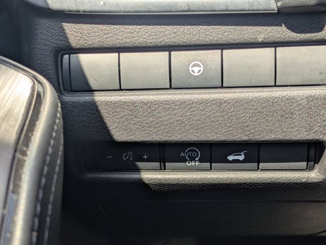 Used 2025 Nissan Rogue SV FWD image 25
