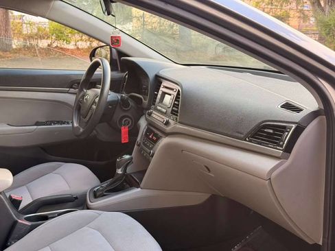 Used 2018 Hyundai Elantra SE FWD image 15