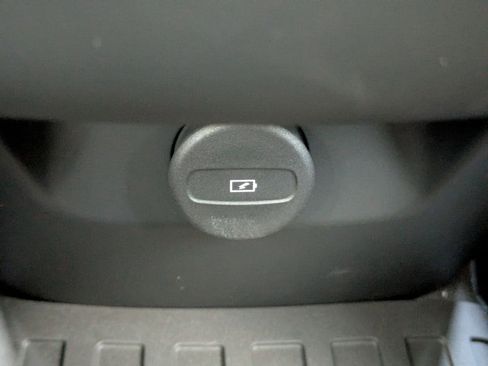 New 2026 Volvo XC60 B5 Plus w/ Protection Package Premier image 5