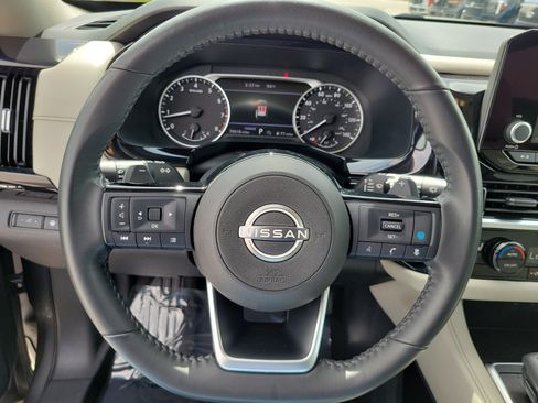Used 2022 Nissan Pathfinder SV FWD image 20