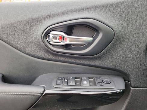 Used 2023 Jeep Cherokee Altitude Lux image 17