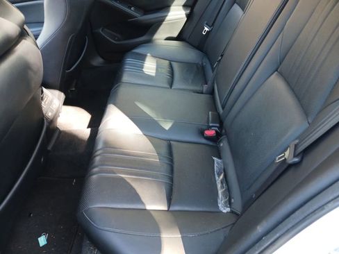 Used 2022 Honda Accord Touring image 3