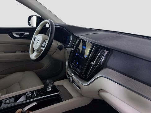 Certified 2024 Volvo XC60 B5 Plus AWD/4WD image 29