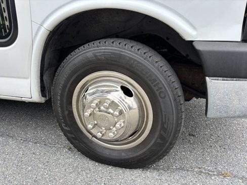 Used 2015 Chevrolet Express 4500 w/ Shuttle Bus Package image 41