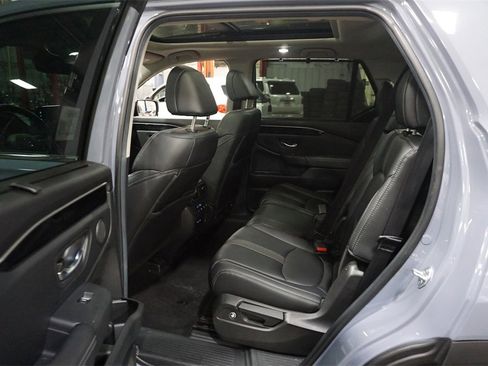 Used 2025 Honda Pilot Touring image 17