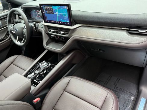New 2026 Ford Explorer Platinum image 22