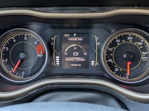 Used 2016 Jeep Cherokee Sport FWD image 17