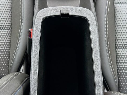 Used 2025 Chevrolet Trax LT w/ LT Convenience Package image 23