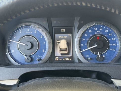 Used 2015 Toyota Sienna XLE w/ XLE Navigation Package FWD image 16