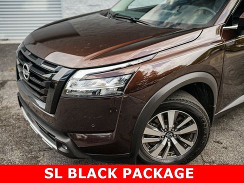 Used 2022 Nissan Pathfinder SL w/ SL Black Package image 2