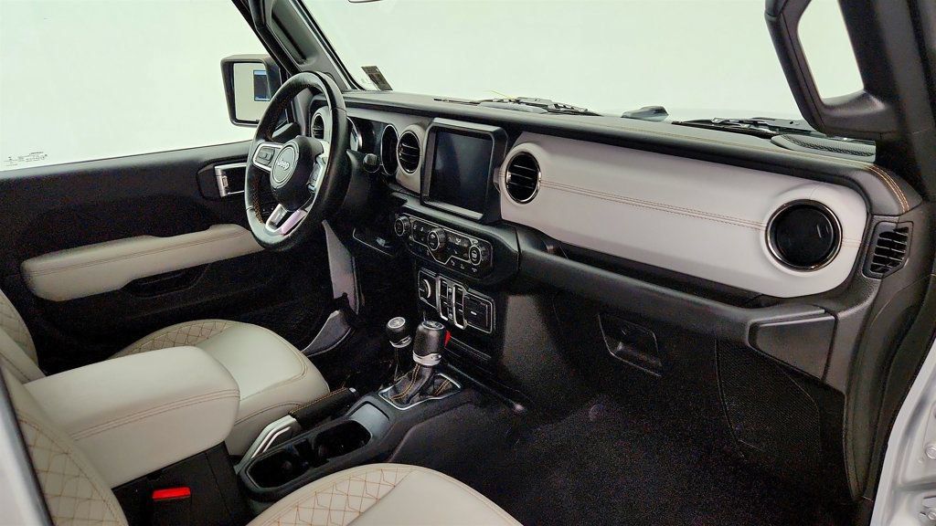 Used 2022 Jeep Wrangler Unlimited Sahara AWD/4WD image 25