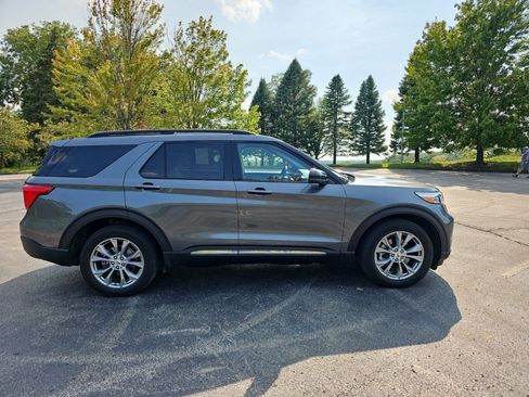 Used 2023 Ford Explorer XLT w/ Equipment Group 202A AWD/4WD image 7