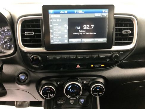 Used 2020 Hyundai Venue SEL w/ Convenience + Premium Package FWD image 19