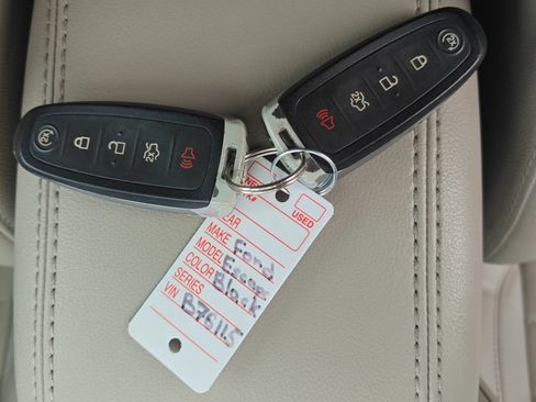 Used 2014 Ford Escape Titanium FWD image 13