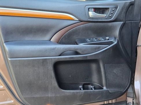 Used 2018 Toyota Highlander Limited FWD image 14