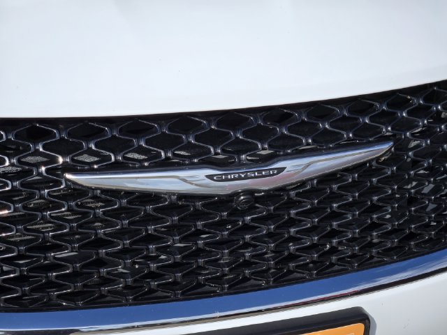 Certified 2024 Chrysler Pacifica Touring-L FWD image 12