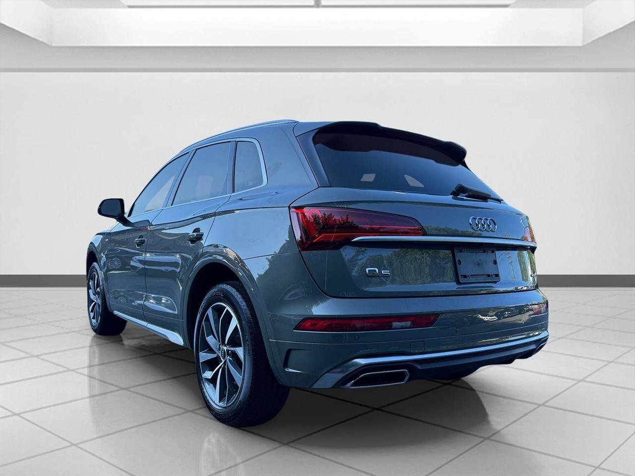 Used 2023 Audi Q5 2.0T Premium w/ Convenience Package AWD/4WD image 3