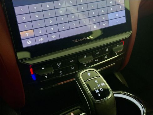 Used 2021 Maserati Quattroporte Trofeo image 13