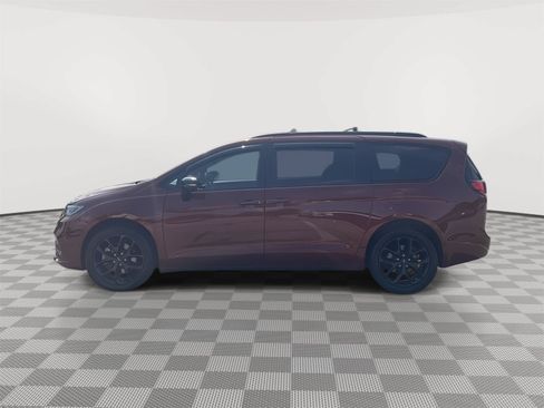 Used 2023 Chrysler Pacifica Limited w/ Uconnect Theater Family Group AWD/4WD image 8