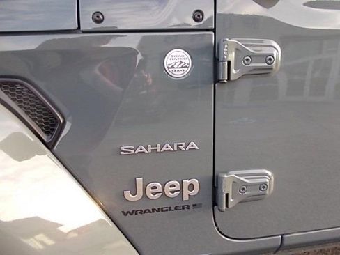 Used 2024 Jeep Wrangler Sahara w/ Technology Group image 9