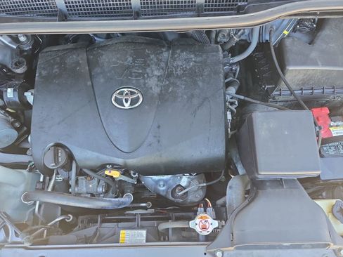 Used 2017 Toyota Sienna XLE image 14