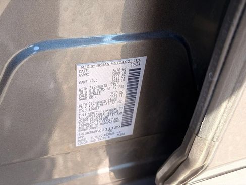 Certified 2025 Nissan Pathfinder SV FWD image 31