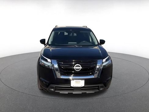 Used 2025 Nissan Pathfinder SV FWD image 4