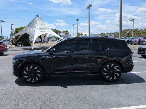 Used 2024 Lincoln Nautilus Reserve w/ Equipment Group 202A AWD/4WD image 7