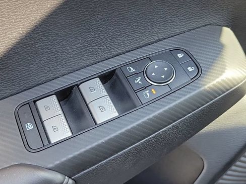 Used 2025 Mitsubishi Outlander SE FWD image 21