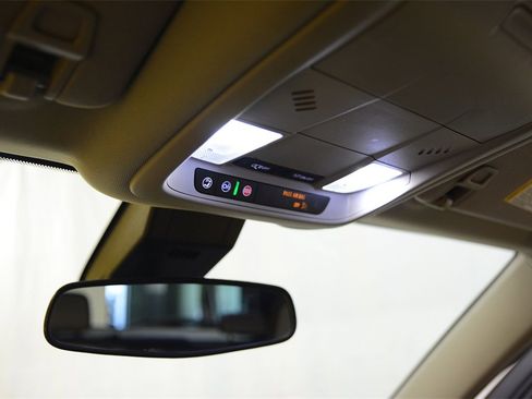 Used 2020 Chevrolet Equinox LT image 25