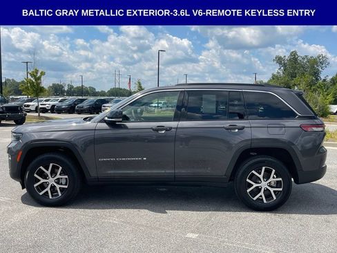 Certified 2025 Jeep Grand Cherokee Limited w/ Luxury Tech Group II AWD/4WD image 11