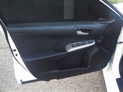 Used 2013 Toyota Camry SE FWD image 17