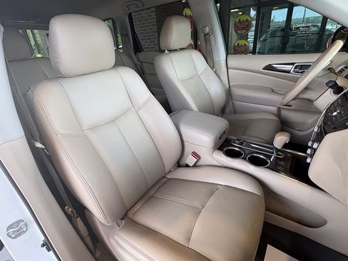 Used 2015 Nissan Pathfinder SL w/ SL Tech Package FWD image 30