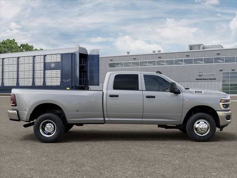 New 2026 RAM 3500 Tradesman AWD/4WD image 12