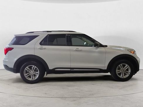 Used 2023 Ford Explorer XLT w/ Equipment Group 202A AWD/4WD image 4