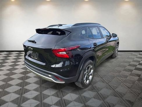 Used 2024 Chevrolet Trax LT w/ Driver Confidence Package FWD image 6