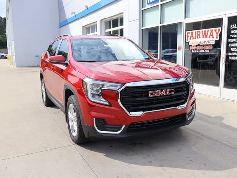 Certified 2023 GMC Terrain SLE w/ Driver Convenience Package AWD/4WD image 2