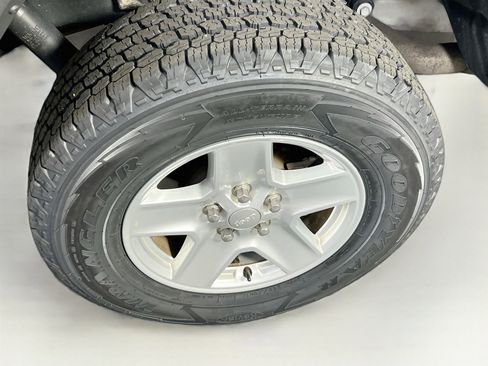 Used 2023 Jeep Gladiator Sport image 30