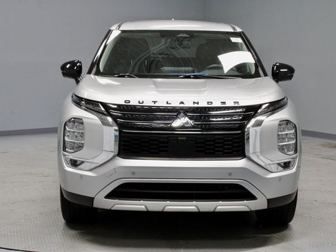 Used 2022 Mitsubishi Outlander SE image 7