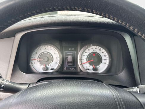 Used 2019 Toyota Sienna SE FWD image 17